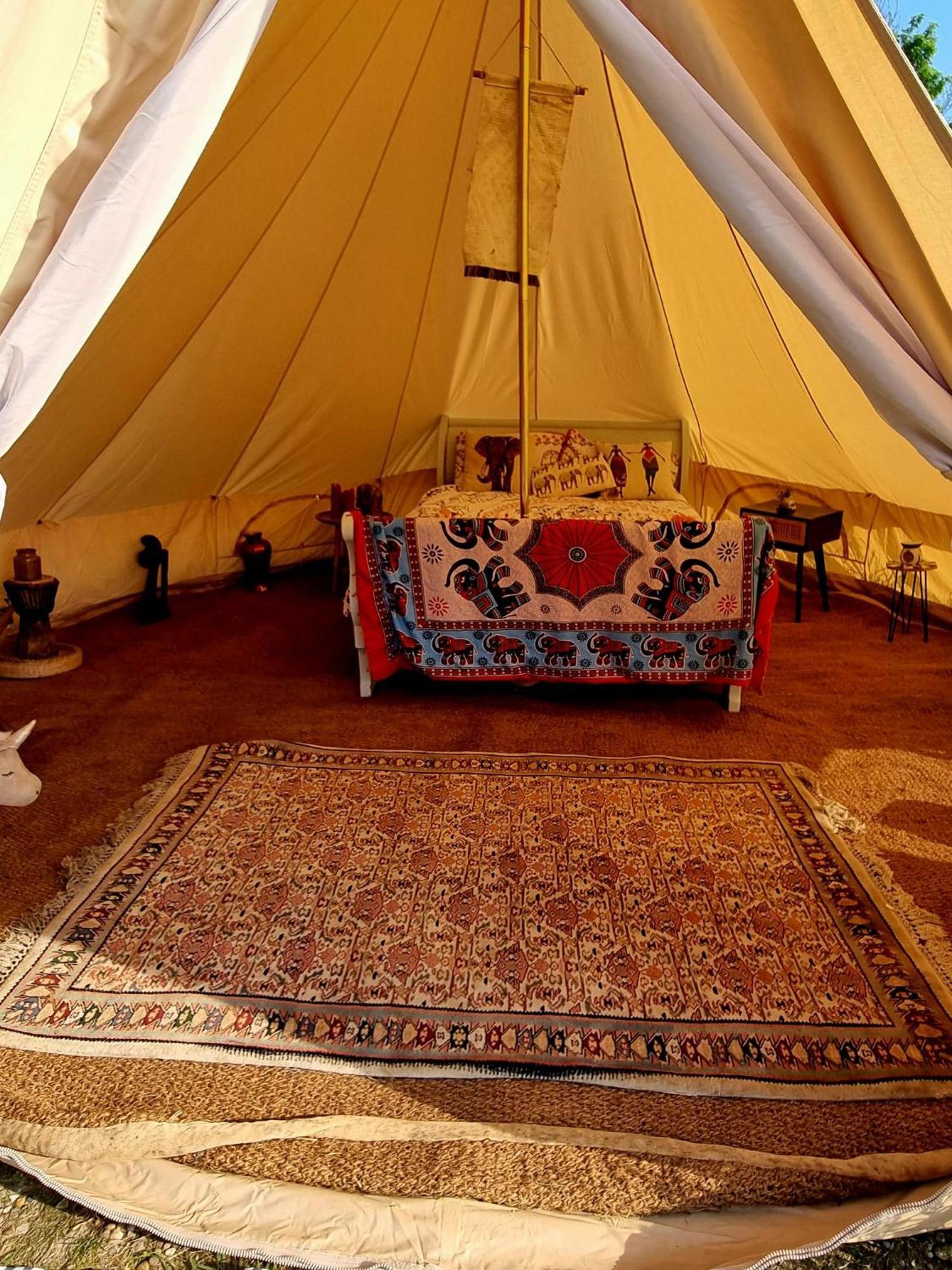 Secret Garden Glamping African Themed Tent Newark upon Trent Buitenkant foto